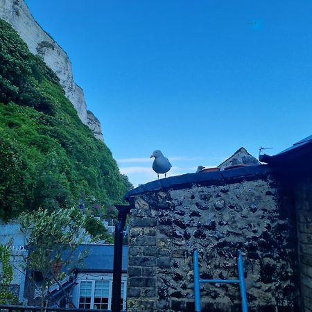 First And Last Youth Hostel Dover Eksteriør bilde